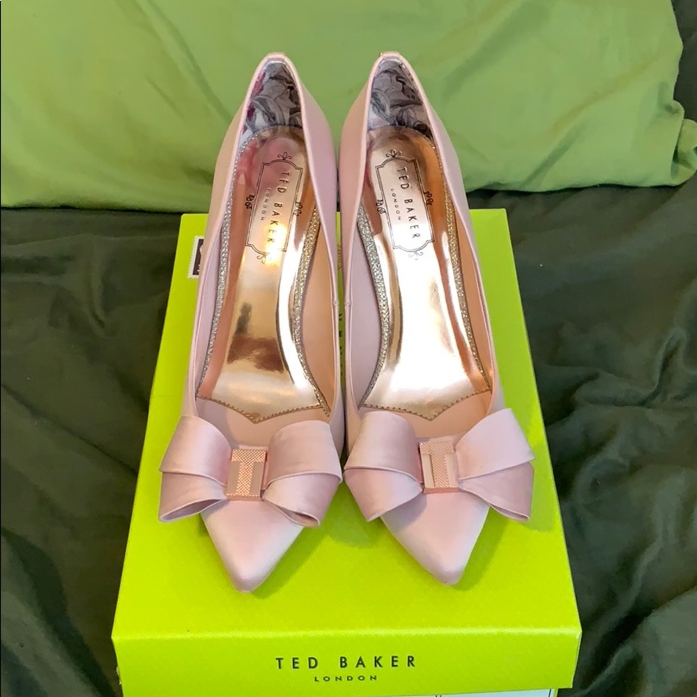 Ted Baker London Skalett Bow detail heel